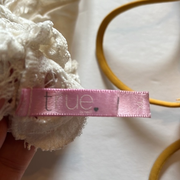 Set of two , lace bralettes with adjustable straps, size extra-large. - Picture 5 of 16